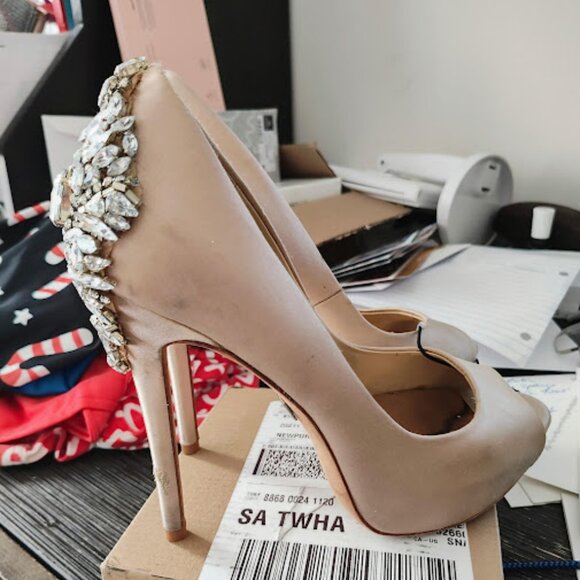 RARE BADGLEY MISCHKA KIARA STUDDED HEELS SIZE 6.5 - Picture 3 of 4